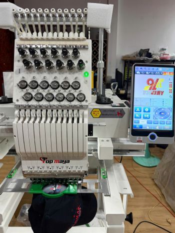 Cơn sốt thêu tên, thêu ảnh riêng lên trang phục 